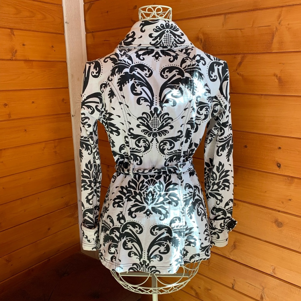 Damask pattern jacket